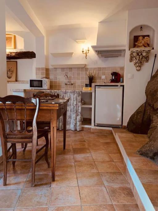 Studio Au Charme Medieval La Garde  Kültér fotó