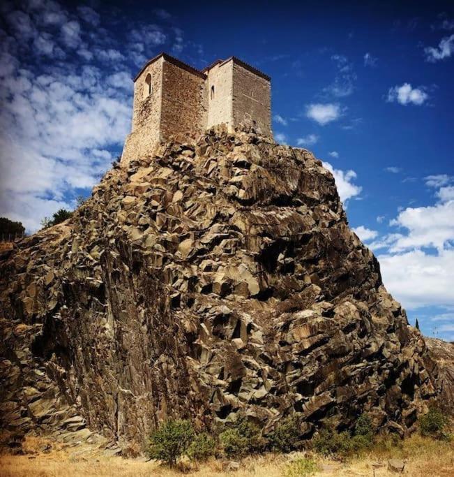 Studio Au Charme Medieval La Garde  Kültér fotó